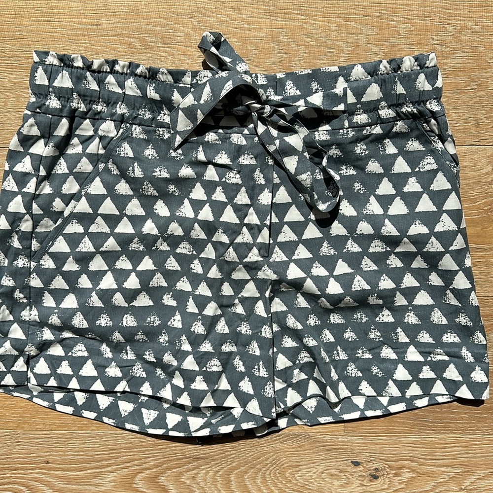 LOFT triangle shorts grey belted size 4 - Picture 2 of 6